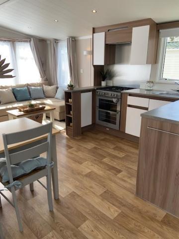 Cosy, Coastal Themed Holiday Home, Rockley Park, Poole, Dorset Eksteriør bilde
